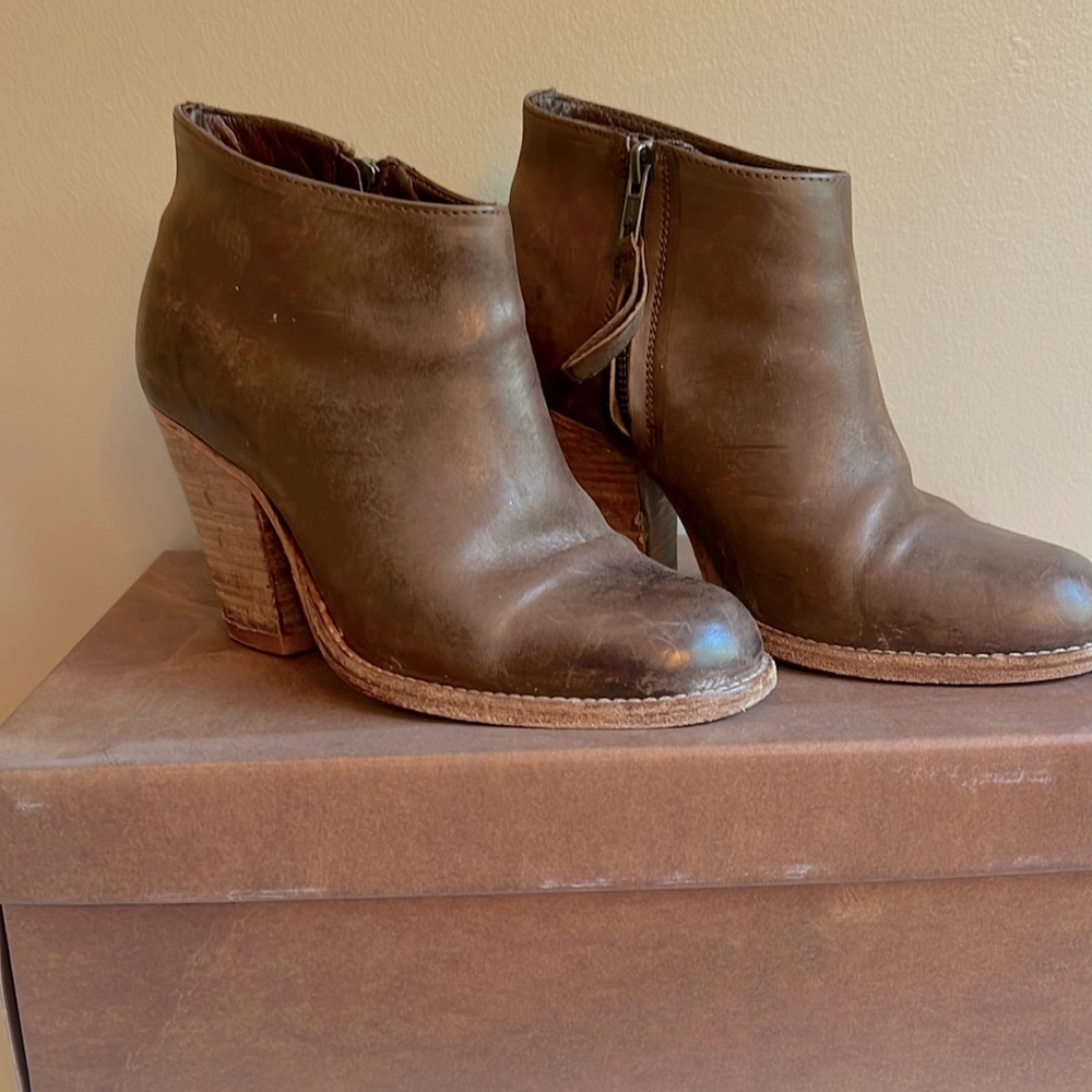 Leather bootie